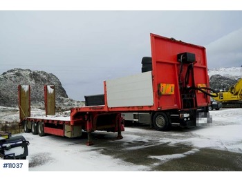 Semi-remorque surbaissé Istrail Machine semi trailer with hydraulic driving ramps: photos 1
