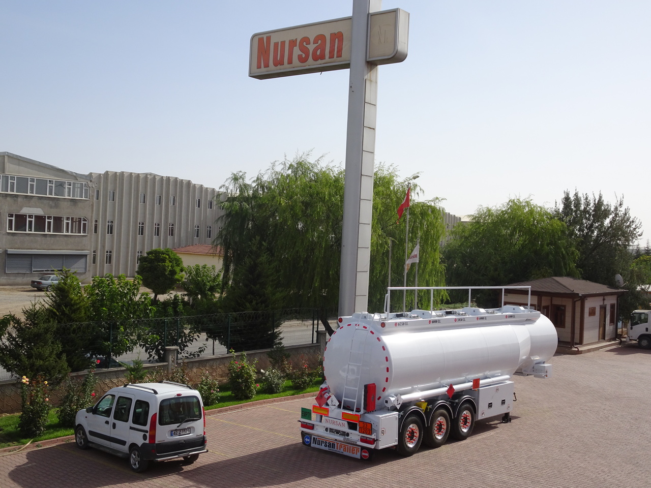 Semi-remorque citerne pour transport de carburant neuf NURSAN Aluminium Fuel Tanker: photos 10