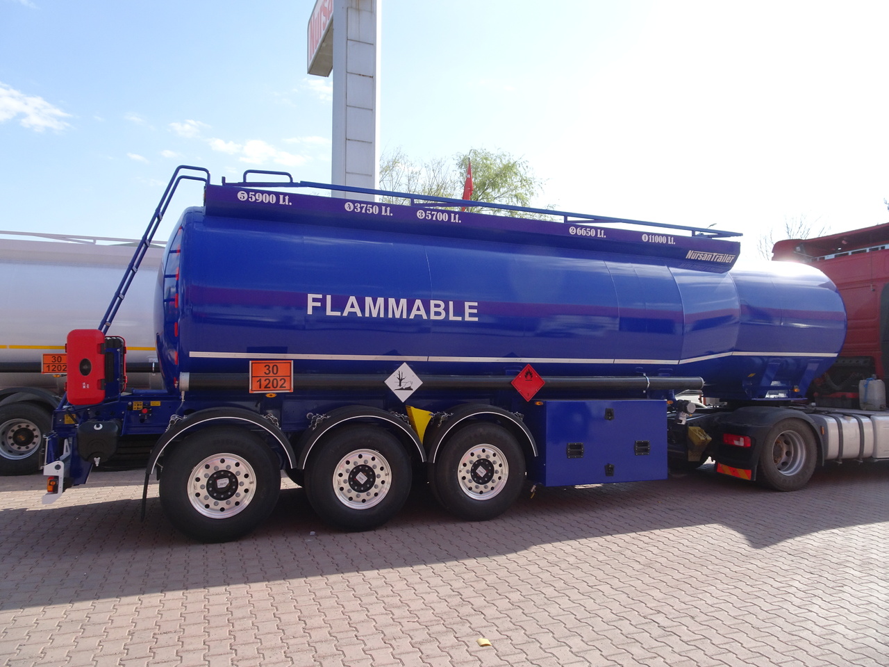 Semi-remorque citerne pour transport de carburant neuf NURSAN Aluminium Fuel Tanker: photos 6