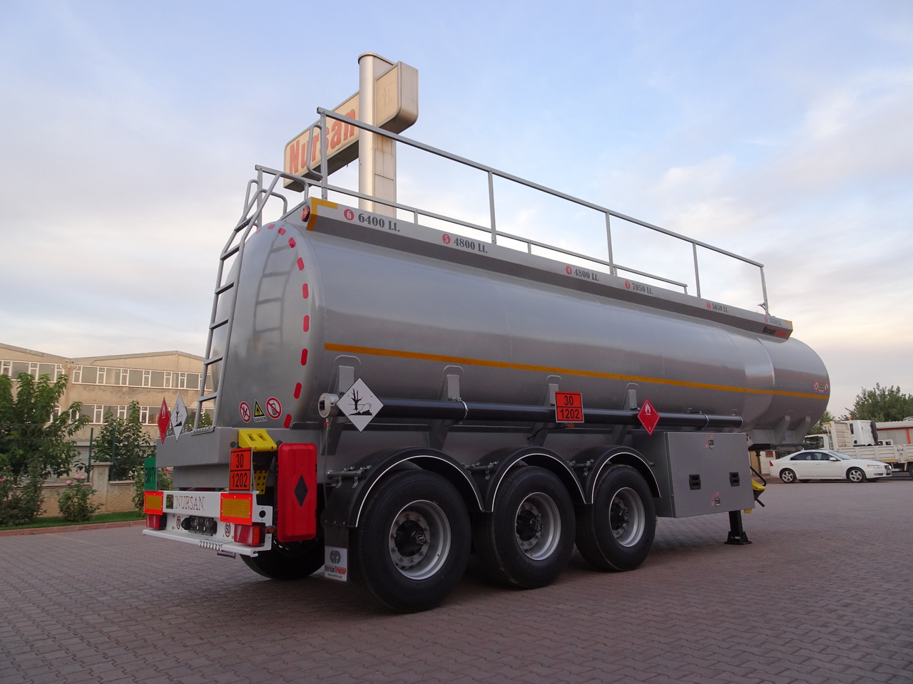 Semi-remorque citerne pour transport de carburant neuf NURSAN Steel Fuel Tanker: photos 10