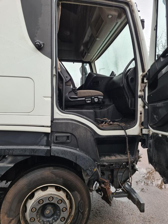Tracteur routier Iveco Stralis AS440 T/P 48 Unfall: photos 10