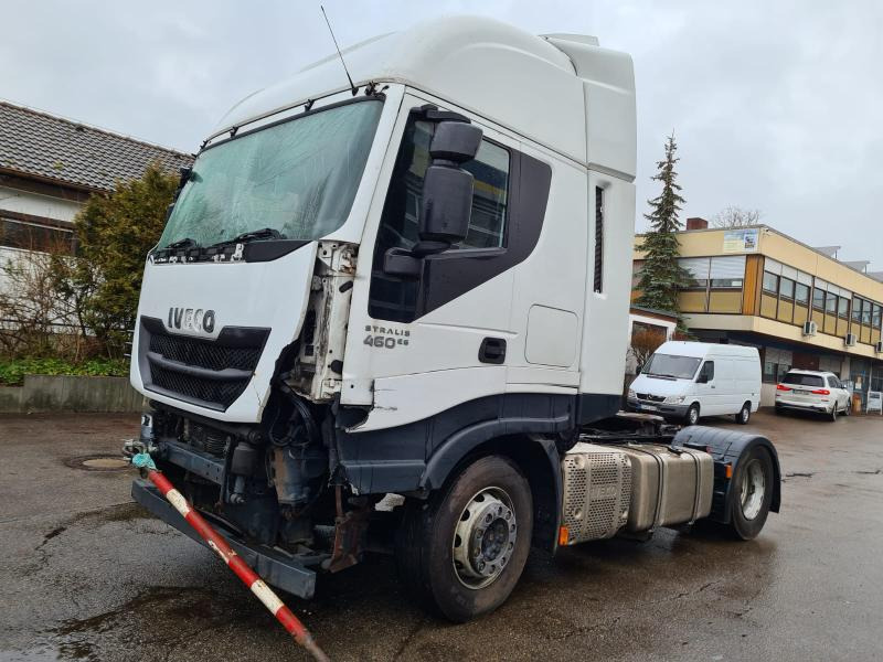 Tracteur routier Iveco Stralis AS440 T/P 48 Unfall: photos 3