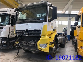 Tracteur routier Mercedes-Benz Arocs 1845LS - 4x4 -: photos 1