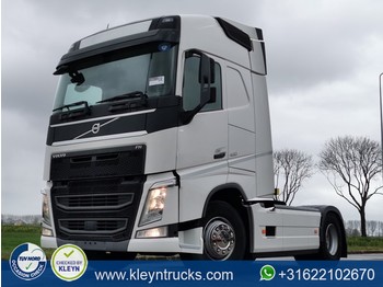 Tracteur routier Volvo FH 460 globetrotter skirts: photos 1