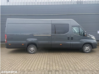 Fourgon utilitaire IVECO Daily