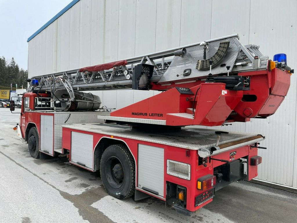 Camion de pompier Iveco Magirus 120.25 Drehleiter 30m mit Korb!: photos 3