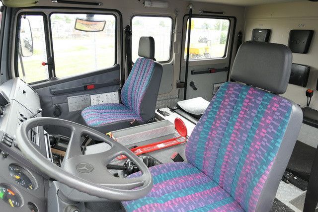 Camion de pompier, Utilitaire double cabine Mercedes-Benz 814 F/Feuerwehr/Pumpe/9 Sitze: photos 13