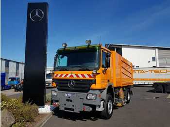 Balayeuse de voirie Mercedes-Benz Actros 2032 4x4 Bucher STKF 9500 Airport: photos 1