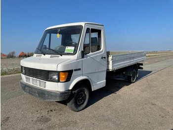 Fourgon plateau Mercedes-Benz 200-serie 208 D
