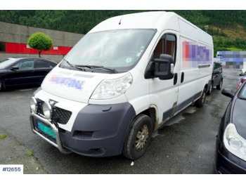 Fourgon utilitaire PEUGEOT Boxer