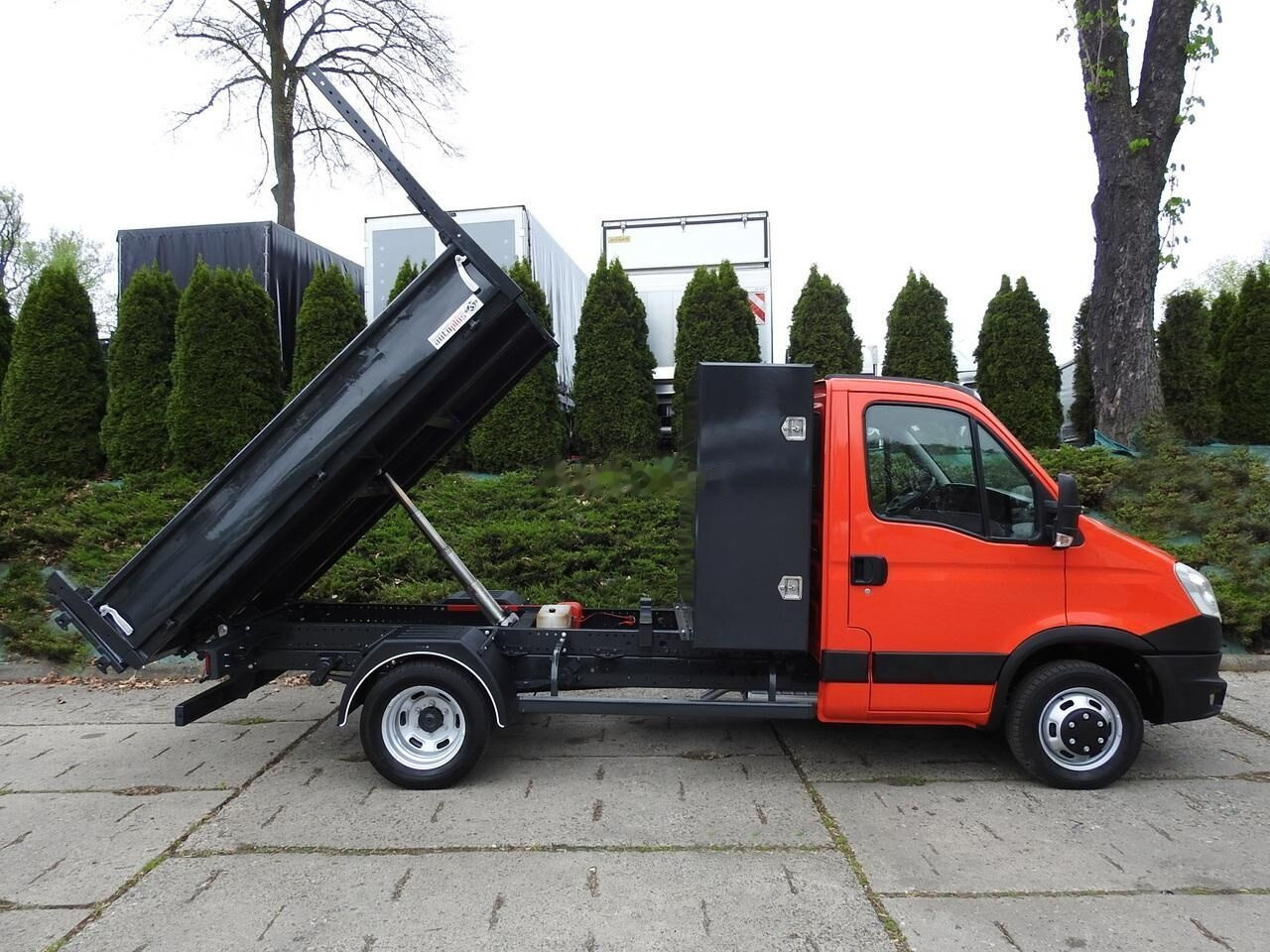 Véhicule utilitaire benne IVECO DAILY 35C13 Tipper: photos 4