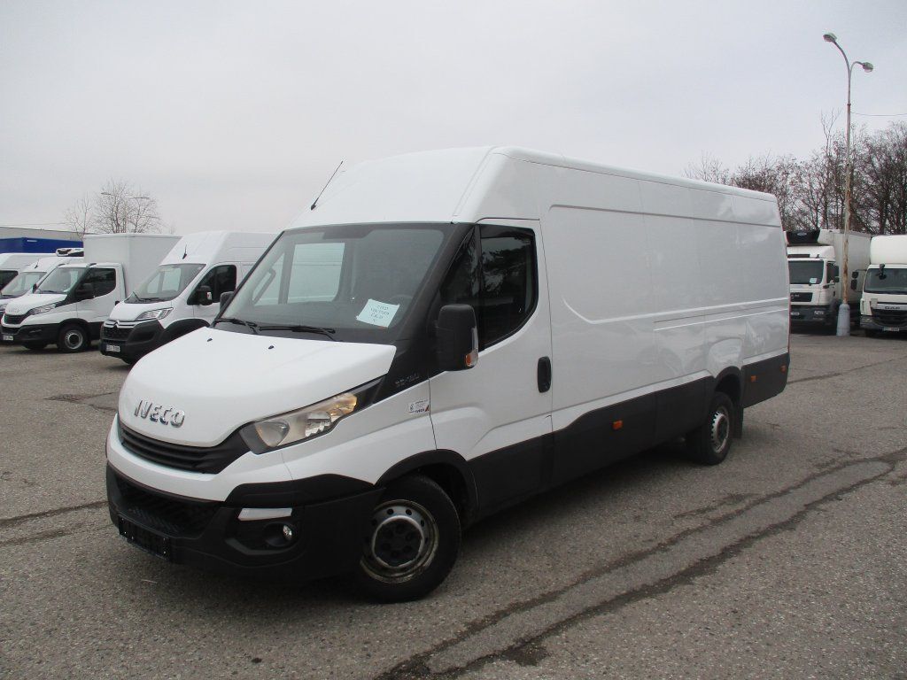 Fourgon utilitaire Iveco Daily 35S18: photos 3