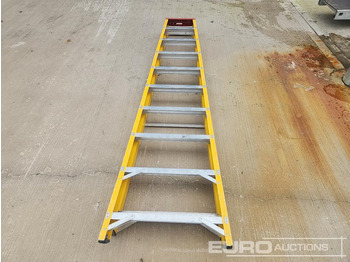 VP 10 Tread Fibreglass Step Ladder - Matériel de chantier: photos 1