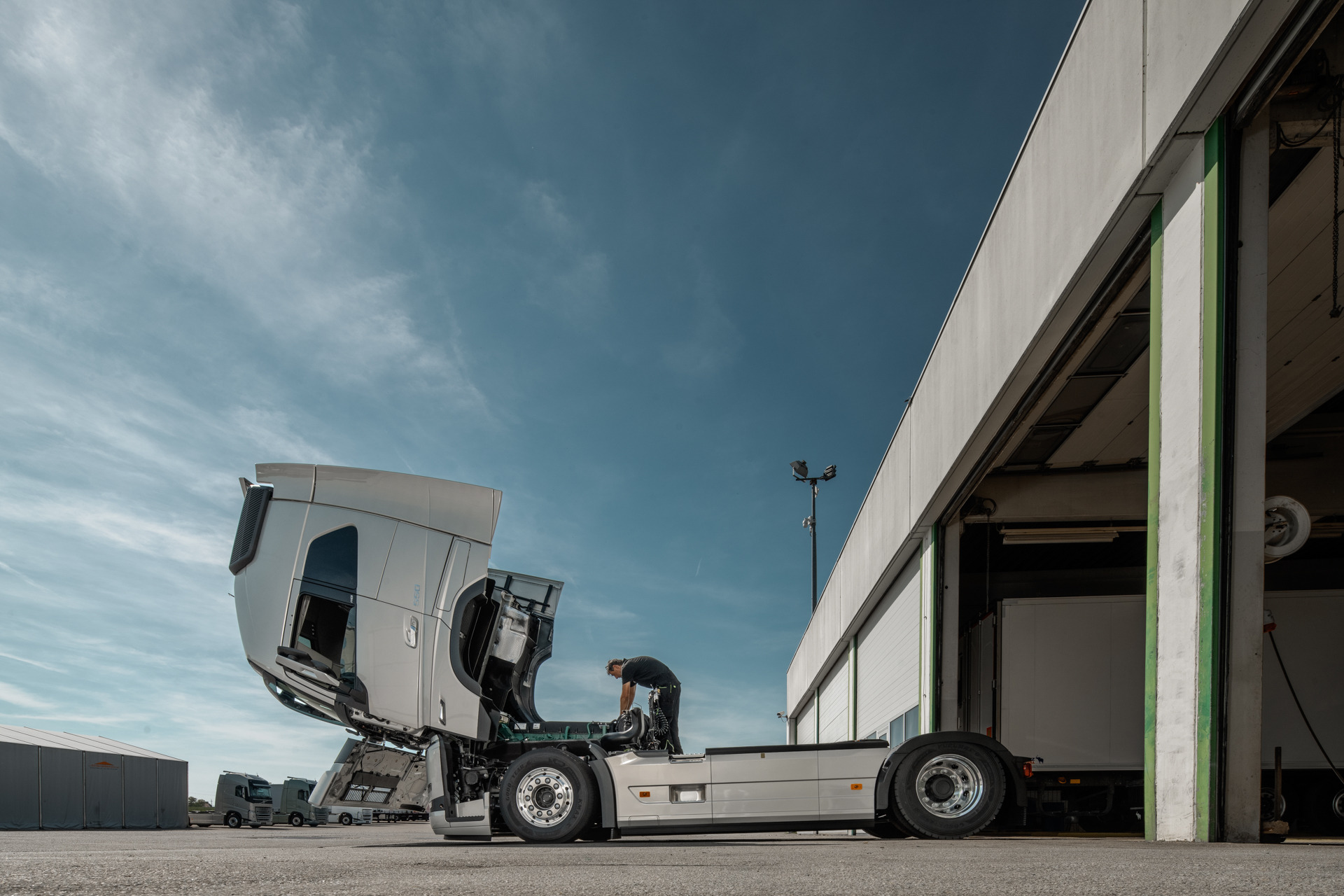 STARENT Truck & Trailer GmbH undefined: photos 2