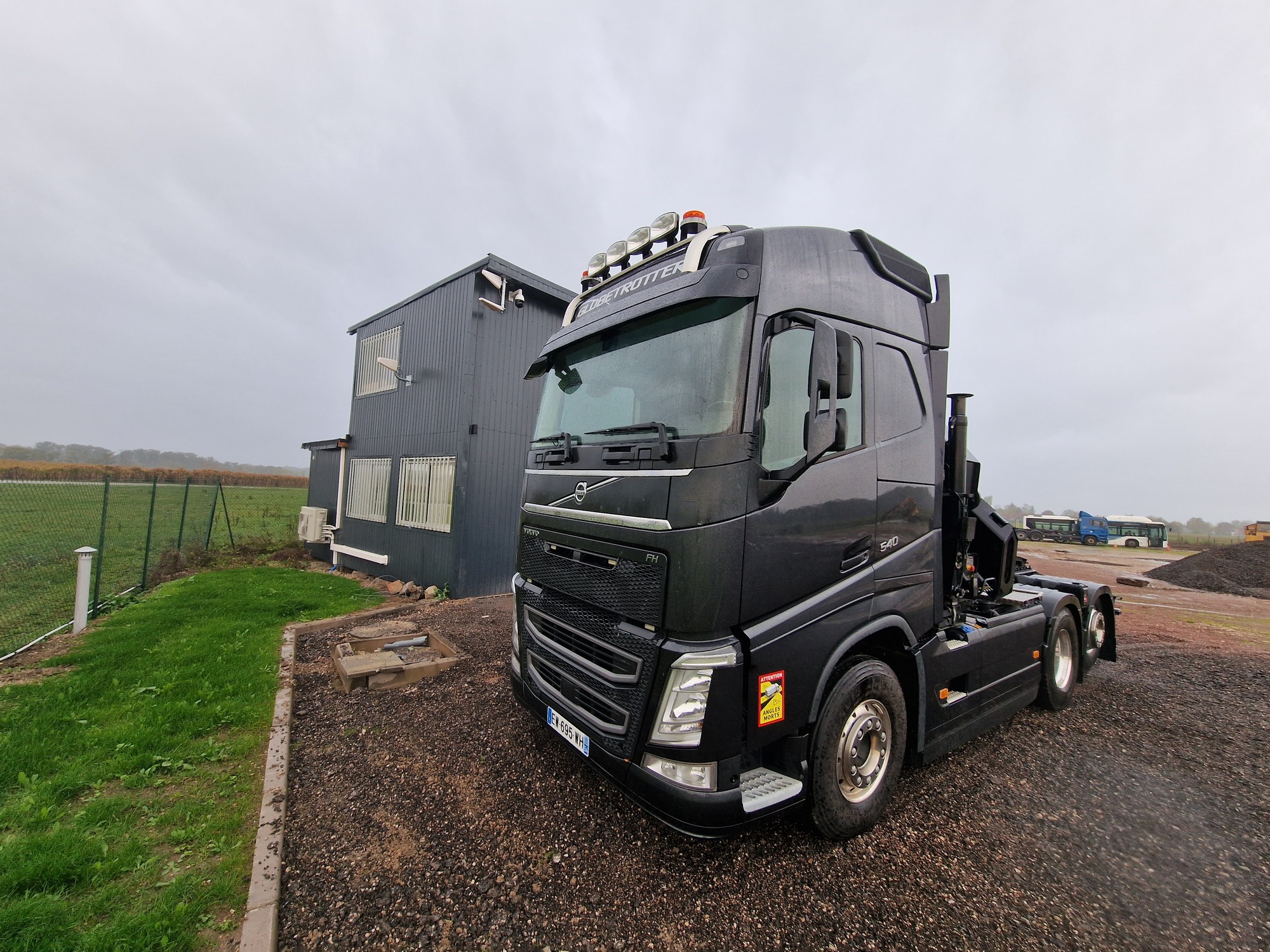 NV TRADING - Camions MERCEDES-BENZ undefined: photos 1