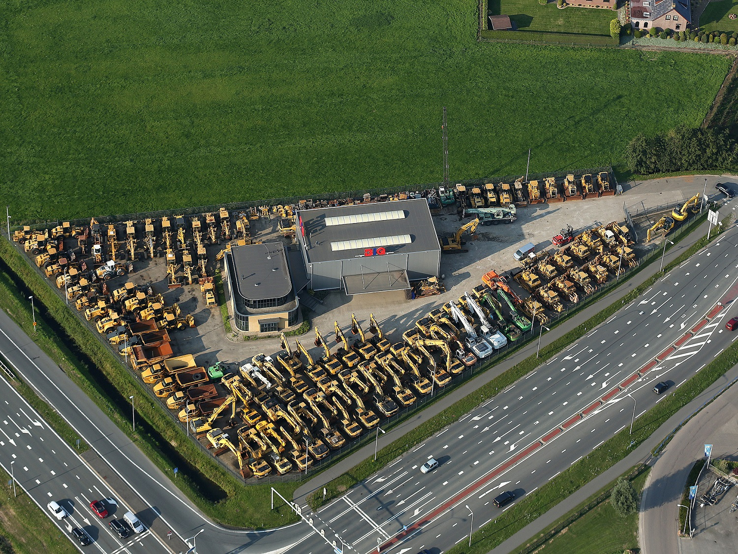 Big Machinery B.V. - Camions - 4x2, boîte de vitesse: manuelle undefined: photos 4
