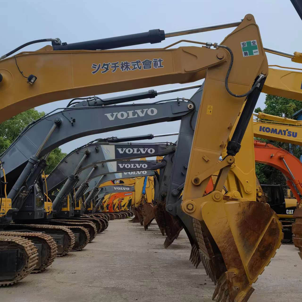 Qingdao Higher Weight Trade Co. LTD - Camions SINOTRUK undefined: photos 7
