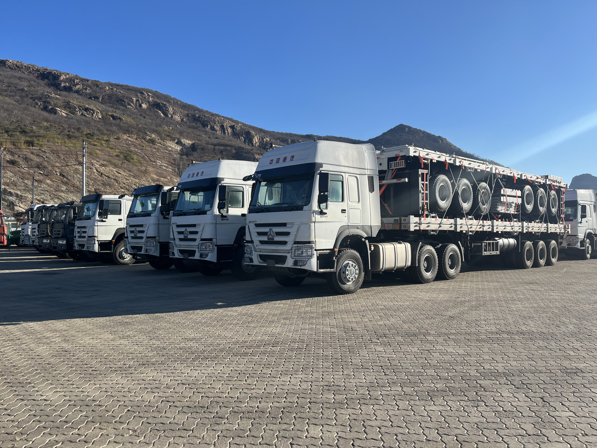 Qingdao Higher Weight Trade Co. LTD - Camions SINOTRUK undefined: photos 4