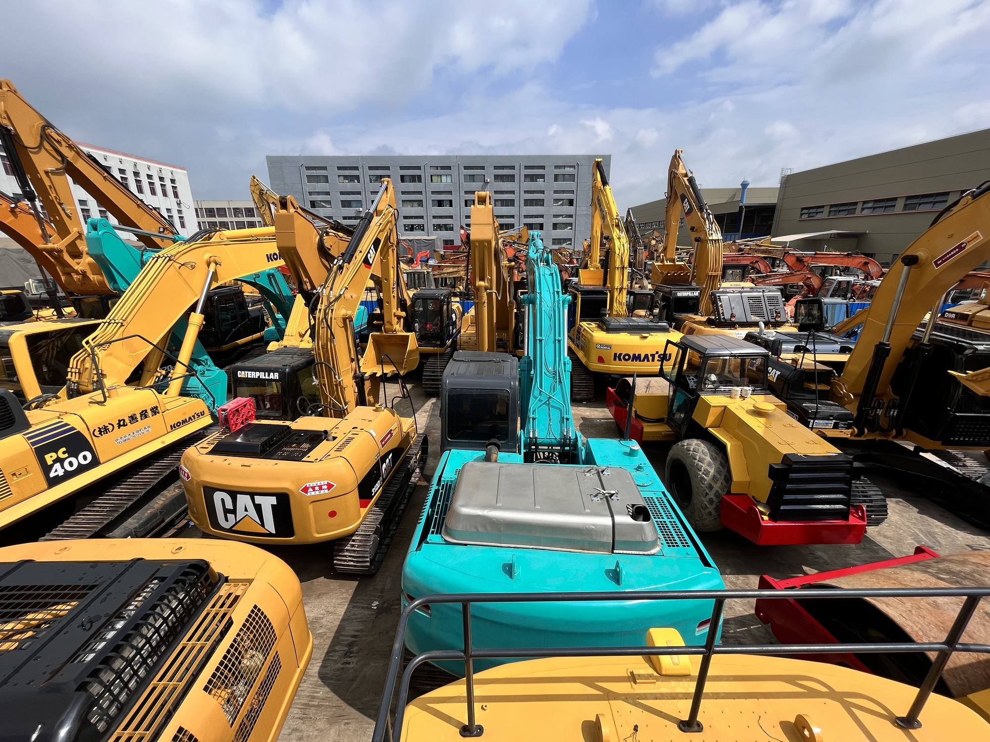 Qingdao Higher Weight Trade Co. LTD - Camions SINOTRUK undefined: photos 3