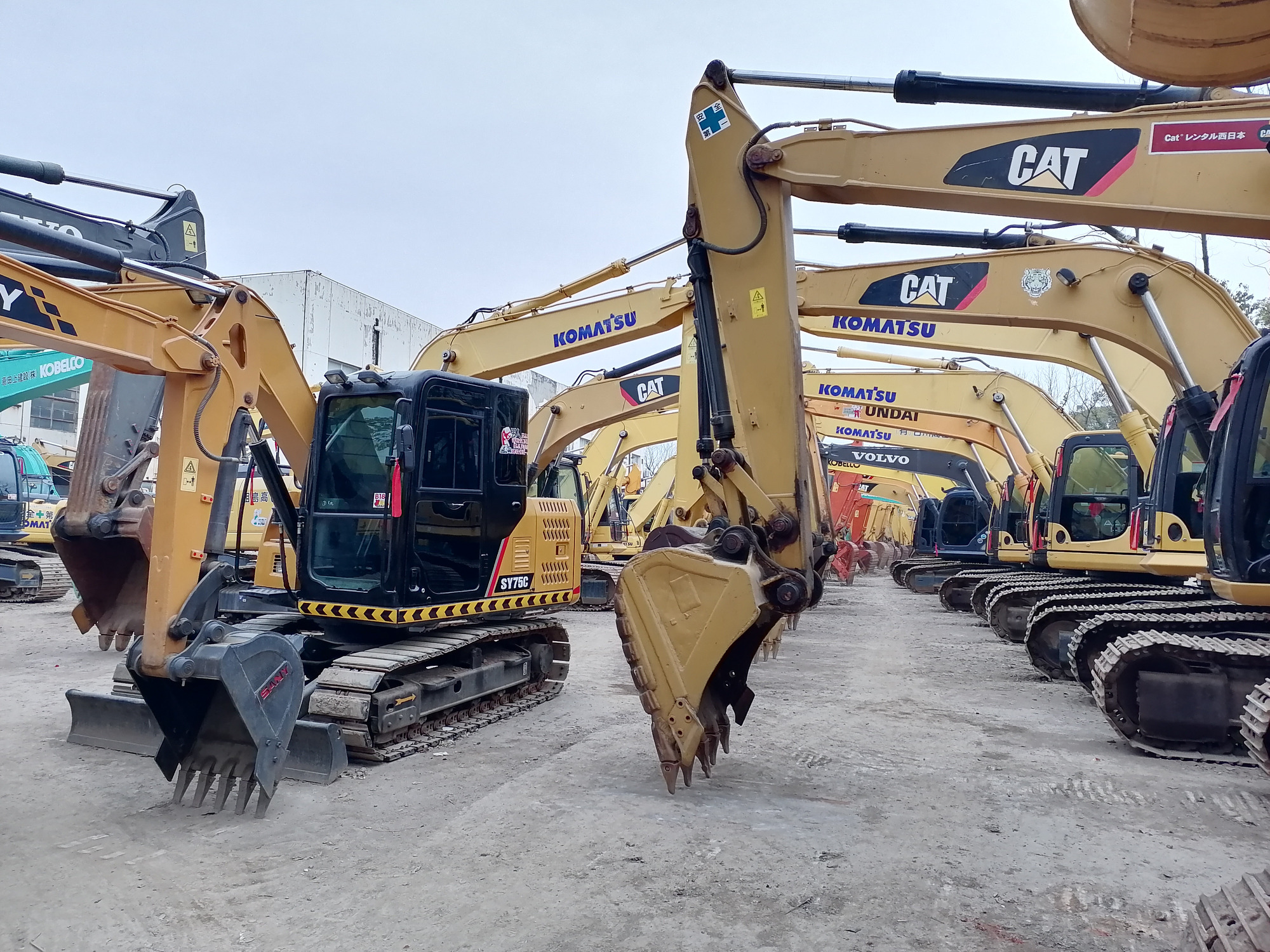 Qingdao Higher Weight Trade Co. LTD - Camions SINOTRUK undefined: photos 8