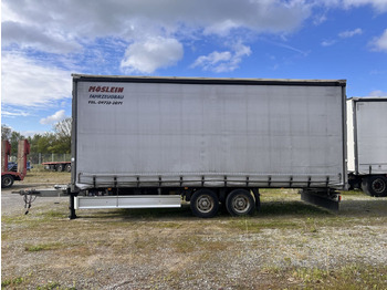 Camion à rideaux coulissants