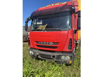 Camion à rideaux coulissants IVECO