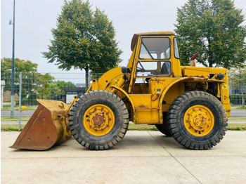 Chargeuse sur pneus CATERPILLAR