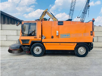 Balayeuse de voirie SCHMIDT