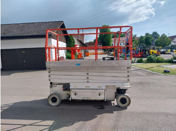 Camion avec nacelle JLG