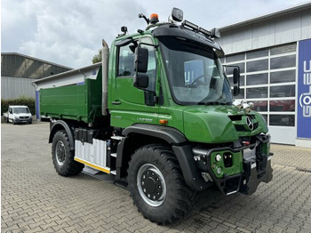 Camion benne UNIMOG