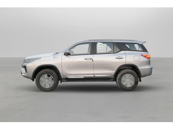 SUV Toyota Fortuner  4x4: photos 3