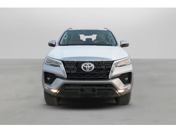 SUV Toyota Fortuner  4x4: photos 2
