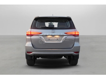 SUV Toyota Fortuner  4x4: photos 5