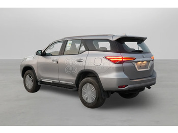 SUV Toyota Fortuner  4x4: photos 4