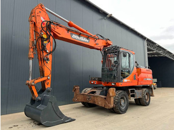 Pelle sur pneus DOOSAN DX210