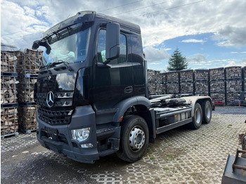 Camion ampliroll MERCEDES-BENZ Arocs 2648