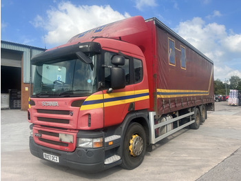 Camion à rideaux coulissants SCANIA P 270
