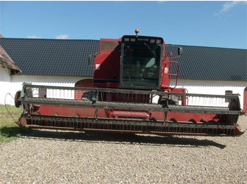 Moissonneuse-batteuse CASE IH
