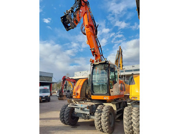 Pelle sur pneus LIEBHERR A 918