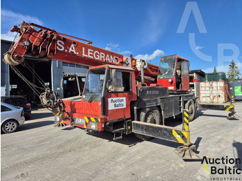 Grue auxiliaire LIEBHERR