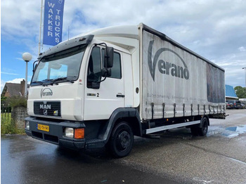Camion à rideaux coulissants MAN