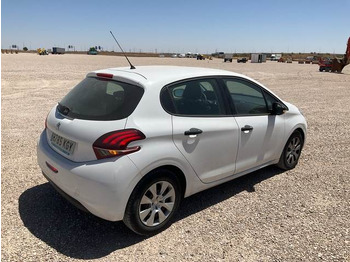 Voiture Peugeot 208: photos 3