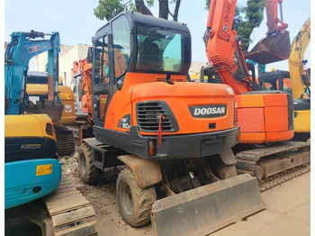 Pelle sur pneus DOOSAN DX60W