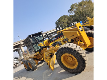 Niveleuse CATERPILLAR 140H
