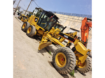 Niveleuse CATERPILLAR 140H