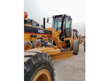 Niveleuse CATERPILLAR 140H