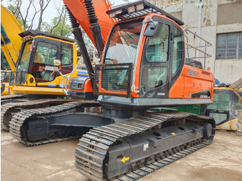 Pelle sur chenille DOOSAN DX300