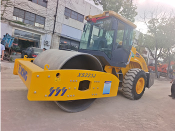 Rouleau compresseur XCMG XS223J