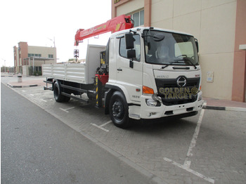 Camion grue HINO