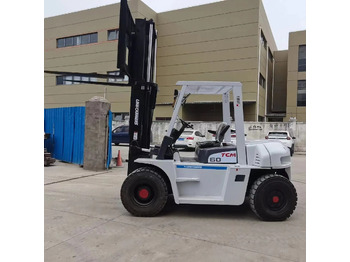 Chariot élévateur diesel TCM